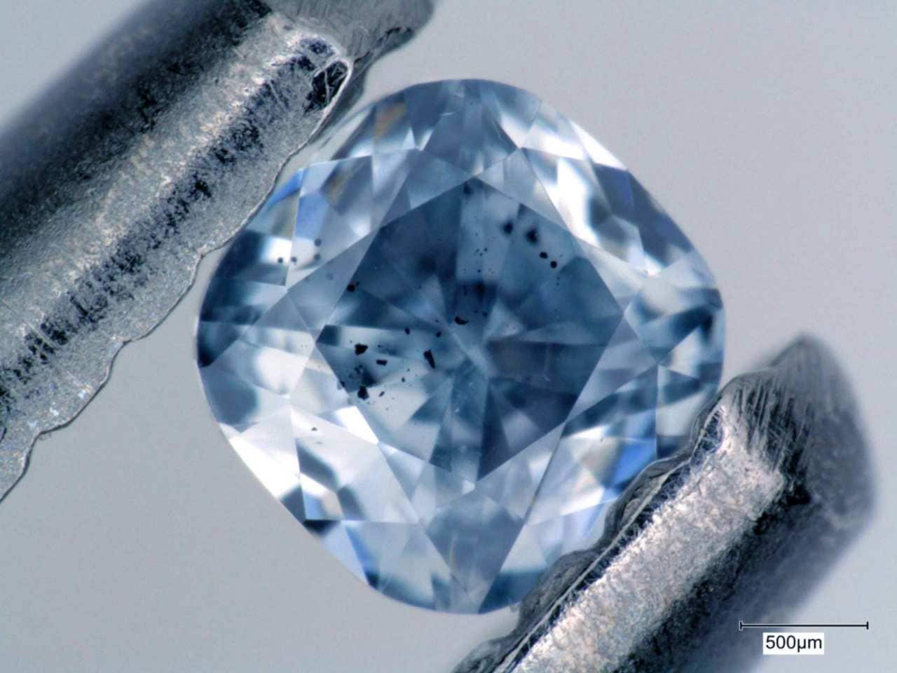 A blue, boron-bearing diamond with dark inclusions of a mineral called ferropericlase. Image: Carnegie Science