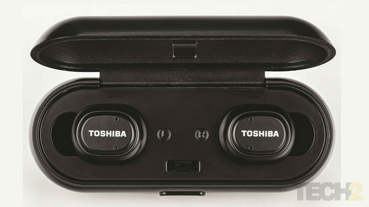 The capsule-like charging dock has a 450 mAh battery of its own. Image: Toshiba