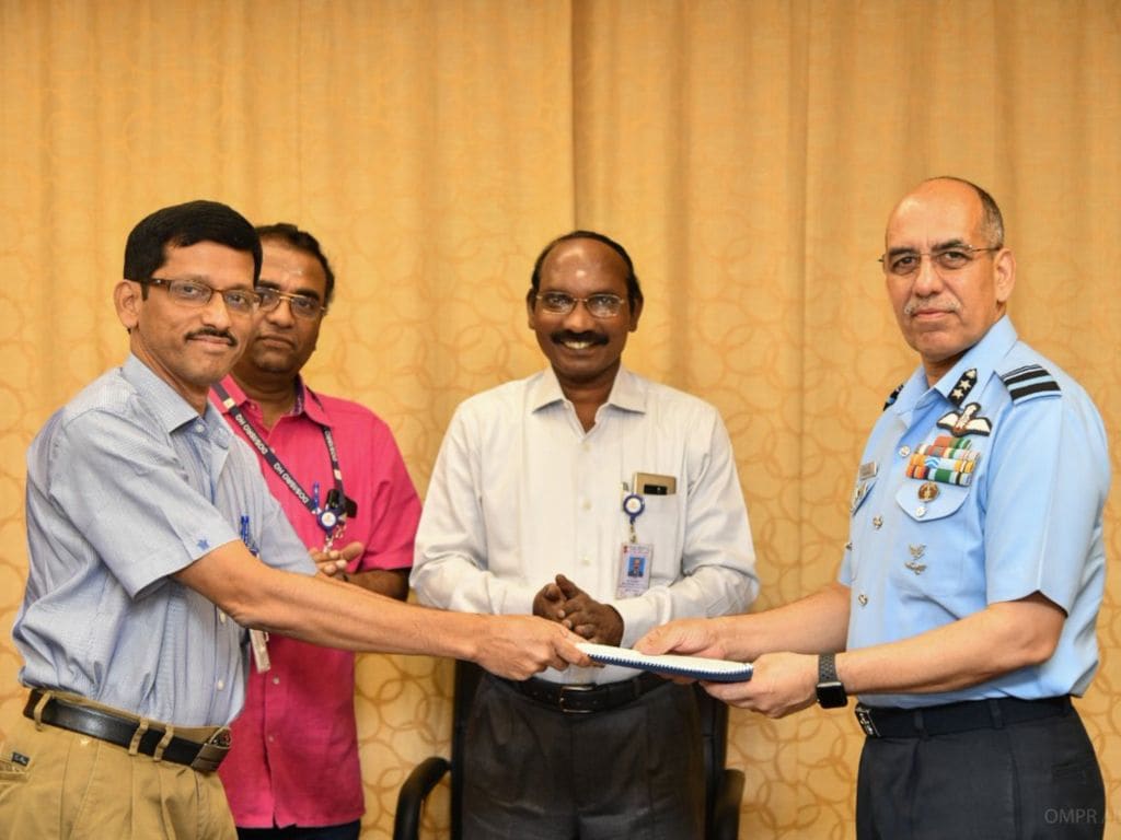 AVM RGK Kapoor, ACAS Ops (Space), IAF handed over the MoU to Shri R Hutton, Project Director of Gaganyaan Programme. Image credit: Twitter/IAF