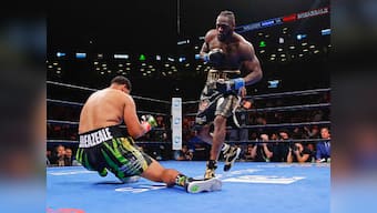 Undefeated Deontay Wilder knocks out Dominic Breazeale in first round to retain WBC heavyweight title