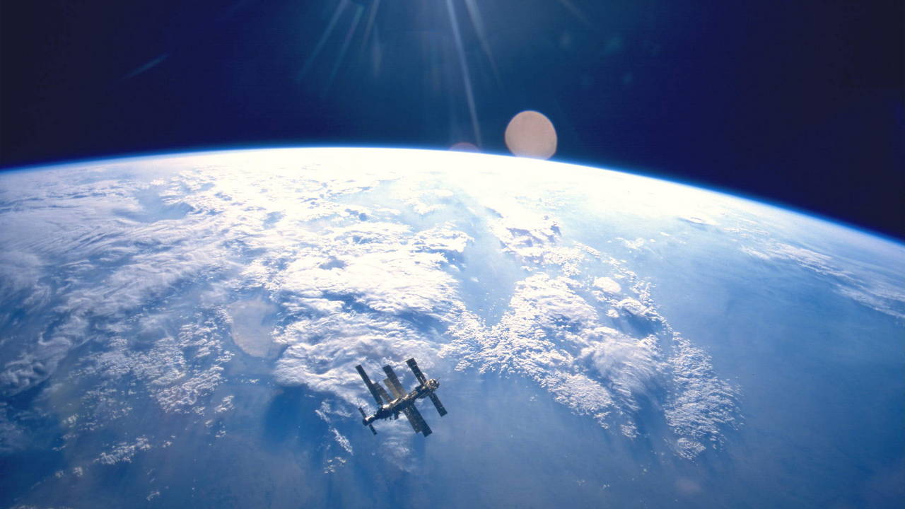 NASA astronaut shares a video of the Earth while travelling to the ISS on SpaceX's Crew Dragon, it goes viral NASA astronaut shares a video of the Earth while travelling to the ISS on SpaceX's Crew Dragon, it goes viral