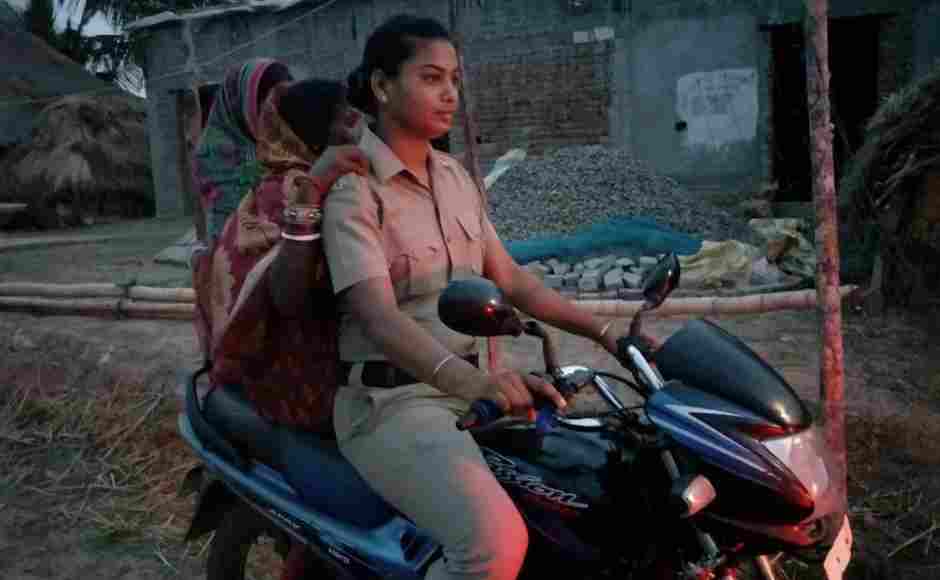 A lady police officer ferrying affected people to safer locations in Kendrapara, Odisha. Team 101Reporters A lady police officer ferrying affected people to safer locations in Kendrapara, Odisha. Team 101Reporters