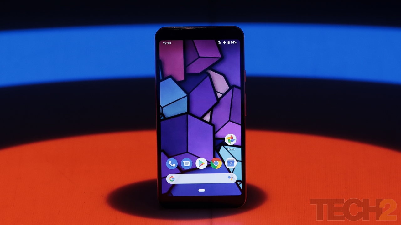 The Google Pixel 3a XL may look a bit dated with its chubby bezels but is a joy to hold. Image: Omkar G