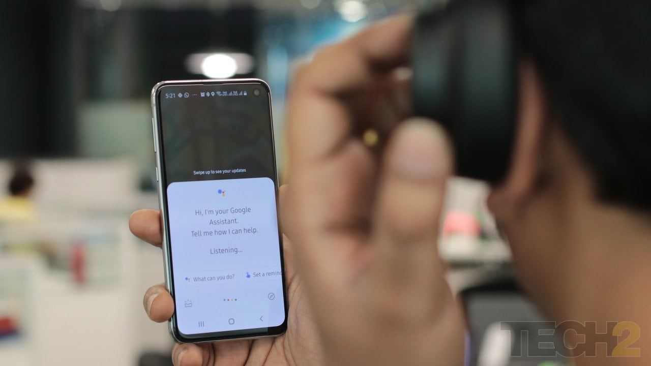 The play/pause button can be long pressed to summon Google Assistant or Siri. Image: Omkar P