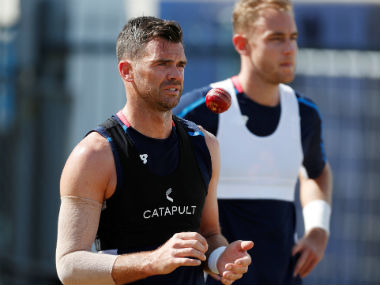 England pace spearhead James Anderson faces 'painful few days' after suffering knee injury in domestic match England pace spearhead James Anderson faces 'painful few days' after suffering knee injury in domestic match