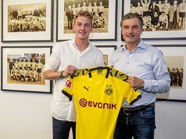 Bundesliga: Borussia Dortmund pip rivals Bayern Munich to sign Julian Brandt from Bayer Leverkusen in transfer coup Bundesliga: Borussia Dortmund pip rivals Bayern Munich to sign Julian Brandt from Bayer Leverkusen in transfer coup