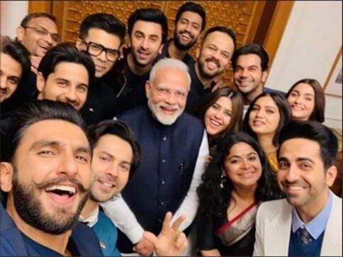 After Narendra Modi's 'sweeping victory', Akshay Kumar, Twinkle Khanna, Rajinikanth congratulate PM on Twitter After Narendra Modi's 'sweeping victory', Akshay Kumar, Twinkle Khanna, Rajinikanth congratulate PM on Twitter