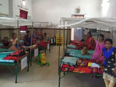 Mothers sit with their children admitted in NRC Pali. Image courtesy: Prabhatesh Tripathi/101Reporters