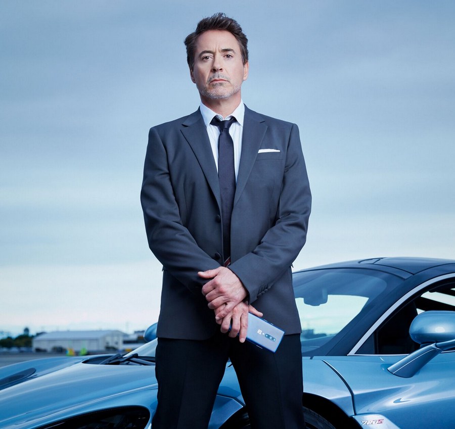 Robert Downey Jr. with the OnePlus 7 Pro. Image: OnePlus