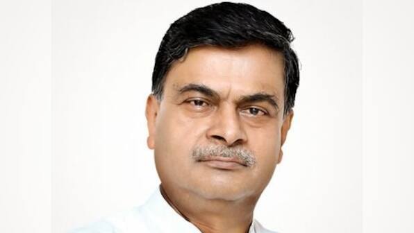 Clean energy producers can move NCLT against discoms over dues: Power Minister cautions 7 states