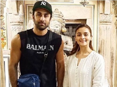 Brahmastra: Ranbir Kapoor, Alia Batt's pictures from Varanasi shooting schedule surface online Brahmastra: Ranbir Kapoor, Alia Batt's pictures from Varanasi shooting schedule surface online
