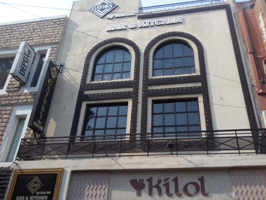 Lok Sabha polls: Sealing drive, GST concerns key issues for traders in Delhi; political parties scramble to woo with heap of promises Lok Sabha polls: Sealing drive, GST concerns key issues for traders in Delhi; political parties scramble to woo with heap of promises