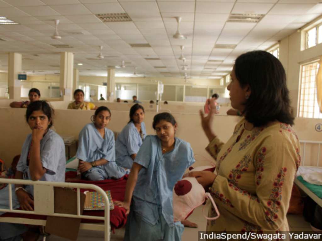 Nutritionist Deepali Fargade from Shrimati Malati Dahanukar Trust counselling new mothers about the importance of breastfeeding at a maternity ward in Pravara Rural Hospital in Loni, 23 km from Shrirampur, in Maharashtra’s Ahmednagar district. The trust’s intervention has visibly improved children’s health in the area. Image: Author Provided