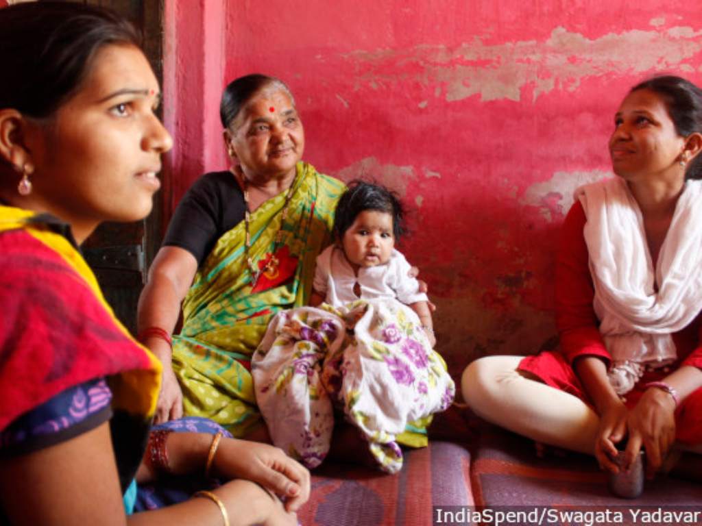 Vedika Joshi, 4 months, sitting on grandmother Madhuri Joshi’s lap, was born 3.87 kg, much heavier than the average for Indian babies. Her mother Dhanashree Joshi, 21 (left), is from Karnataka and watched Spoken-Tutorial videos to learn how to breastfeed and what diet to follow. Image: Author Provided