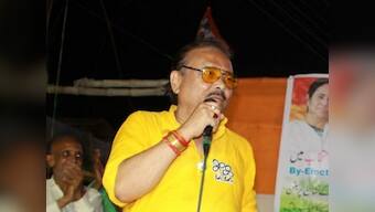 West Bengal Lok Sabha Election 2019 voting Updates: Crude bombs, bricks hurled at TMC leader Madan Mitra's car in 24 North Parganas