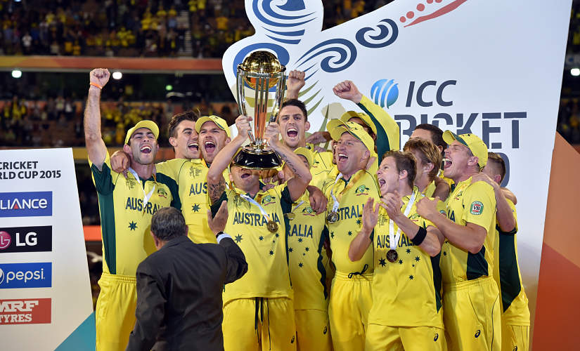 Australia’s captain Michael Clarke (C) lifts the winning trophy after his team’s victory against New Zealand during their 2015 Cricket World Cup final in Melbourne on March 29, 2015. AFP PHOTO / Saeed KHAN –IMAGE RESTRICTED TO EDITORIAL USE - STRICTLY NO COMMERCIAL USE– (Photo by SAEED KHAN / AFP)