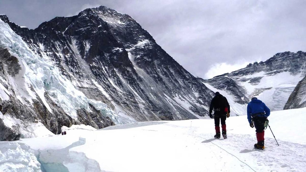 Climate change isn't the only thing affecting Everest – bodies, trash and poop are too