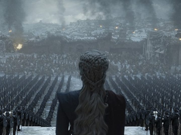 Game of Thrones fans get DMRC spoiler alert: If you're watching it on the metro, please be sure to use earphones