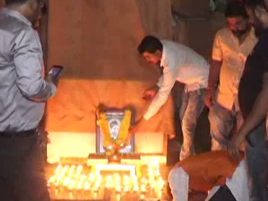 Police arrest six Hindu Mahasabha members for celebrating Nathuram Godse's birth anniversary in Surat Police arrest six Hindu Mahasabha members for celebrating Nathuram Godse's birth anniversary in Surat