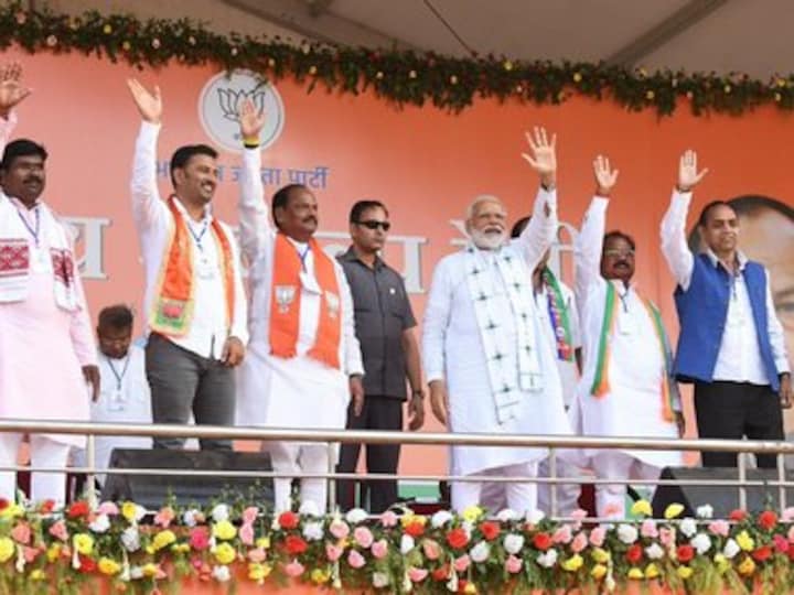 Narendra Modi dares Congress to fight remaining phases of LS polls on self-respect of 'Bofors-accused' PM