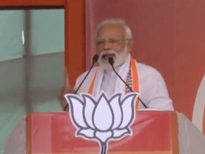 Narendra Modi wave coming from every home, says PM in Madhya Pradesh’s Ratlam; slams Sam Pitroda’s 1984 riots remark Narendra Modi wave coming from every home, says PM in Madhya Pradesh’s Ratlam; slams Sam Pitroda’s 1984 riots remark