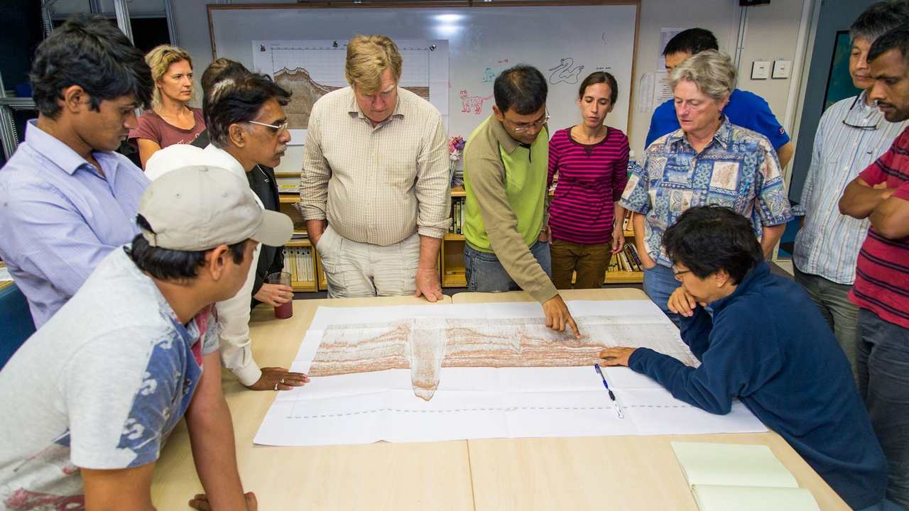 Dr. Pandey in discussion with other members of the expedition. Image credit: ISW 