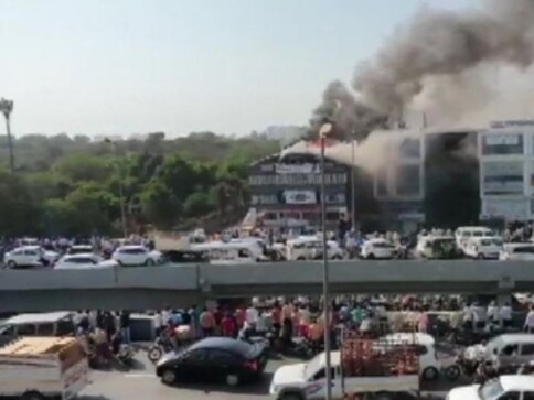 Surat fire: 20 dead in blaze at commercial complex; Gujarat govt announces Rs 4 lakh ex gratia to victims' kin Surat fire: 20 dead in blaze at commercial complex; Gujarat govt announces Rs 4 lakh ex gratia to victims' kin