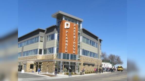 US judge extends order preventing Missouri's only abortion clinic Planned Parenthood's licence from lapsing