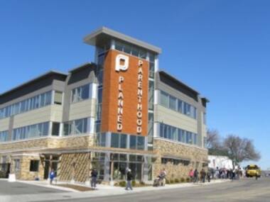 US judge extends order preventing Missouri's only abortion clinic Planned Parenthood's licence from lapsing