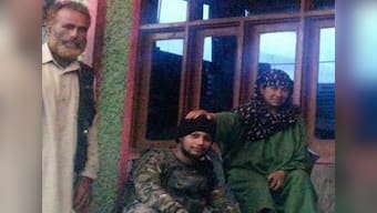 Indian Navy Marine Commando rescues woman, daughter after boat capsizes in Jammu and Kashmir's Wular lake