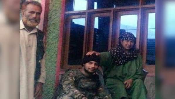 Indian Navy Marine Commando rescues woman, daughter after boat capsizes in Jammu and Kashmir's Wular lake