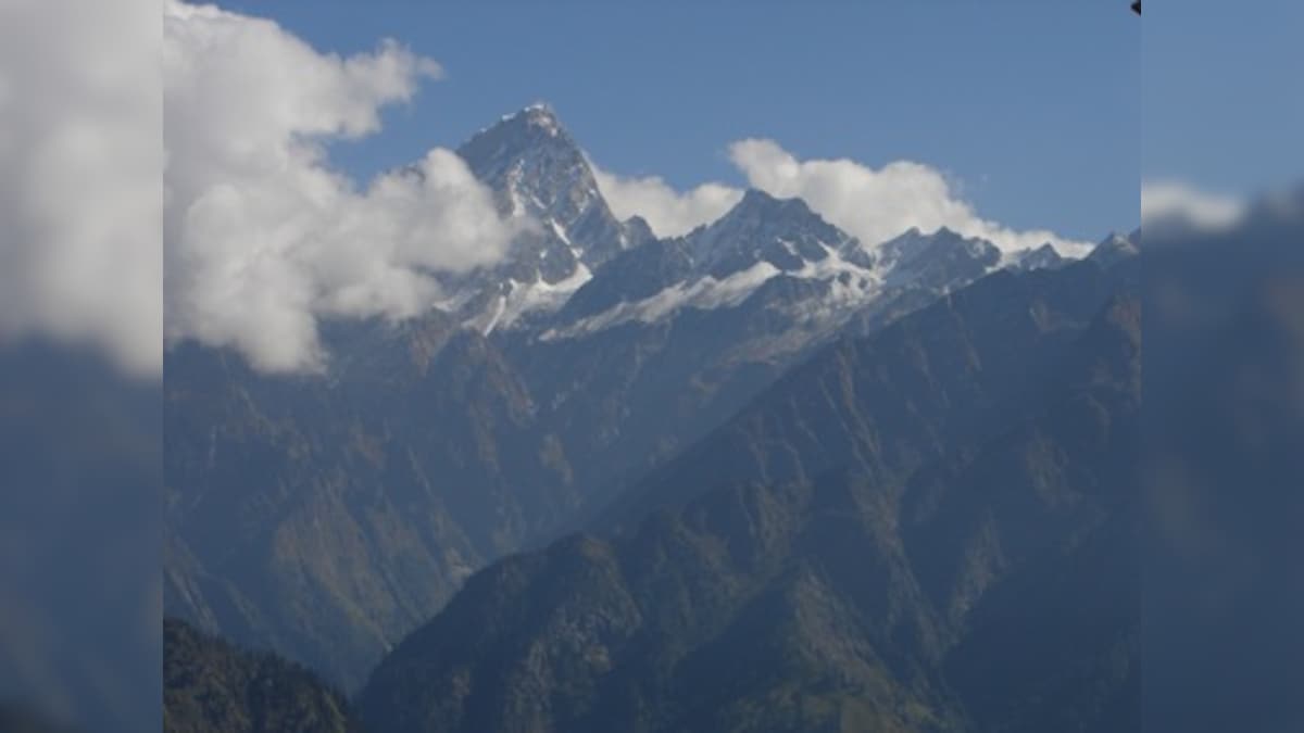 Seven climbers who died on Nanda Devi peak were roped together when avalanche struck, says official