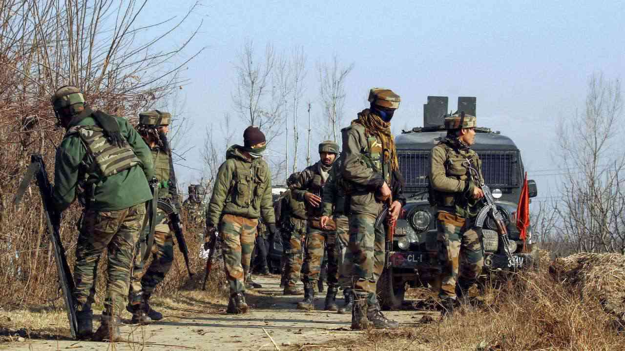 Jammu and Kashmir: Grenade attack in Pulwama leaves four civilians injured Jammu and Kashmir: Grenade attack in Pulwama leaves four civilians injured