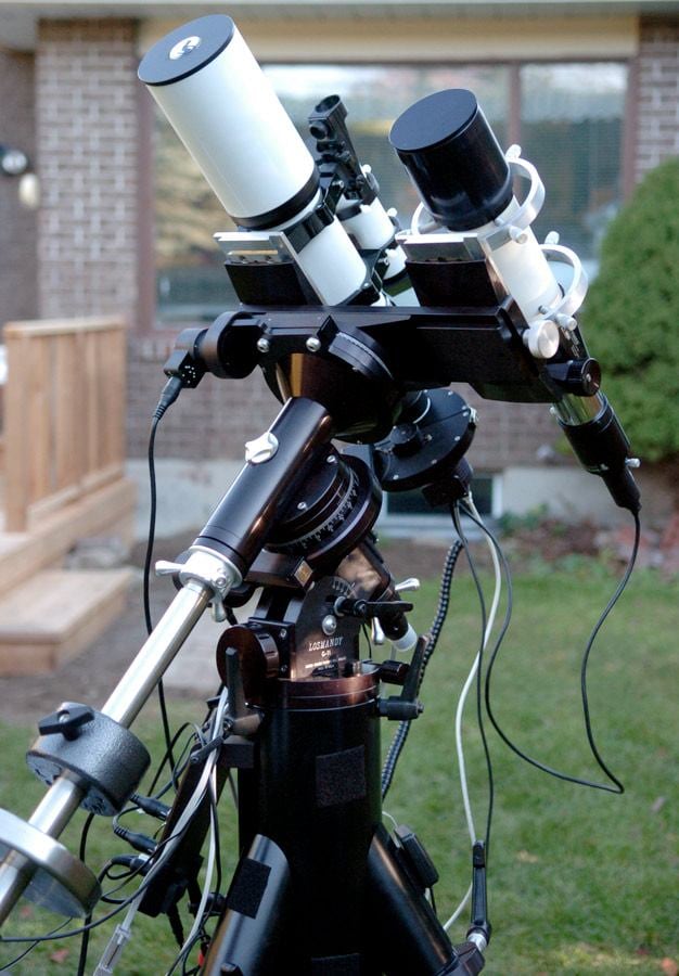 A sturdy equatorial mount good to go for some serious astrophotography. Image: TheMcDonalds