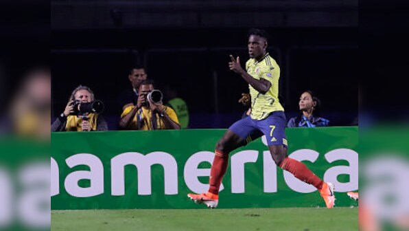 Copa America 2019: Duvan Zapata's late goal sends Colombia into quarter-finals after victory over Qatar
