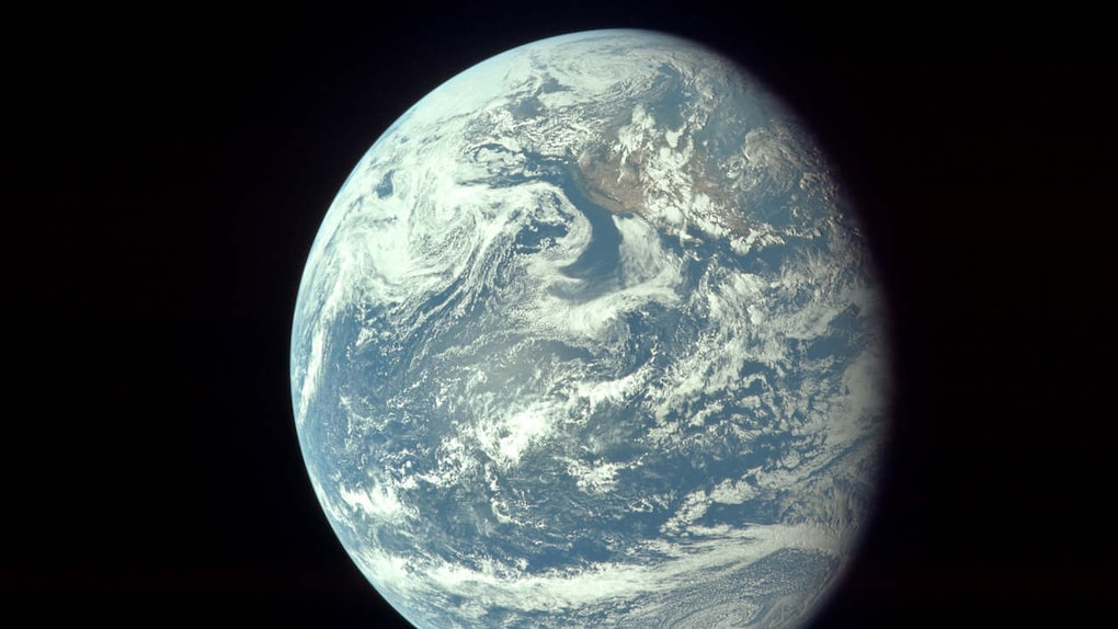 The view of the Earth from the spacecraft. Source: ALSJ/NASA