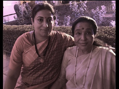 Asha Bhosle thanks Smriti Irani for helping her reach home after oath-taking ceremony: She won because she cares Asha Bhosle thanks Smriti Irani for helping her reach home after oath-taking ceremony: She won because she cares