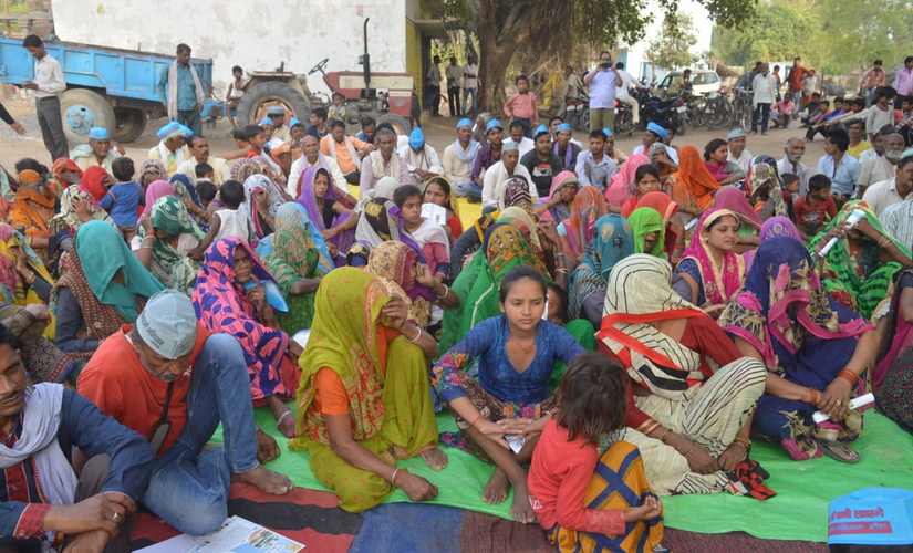 Villagers take part in a programme organised under Kuan-Talab Jivao Abhiyaan. Manoj Kumar/101Reporters