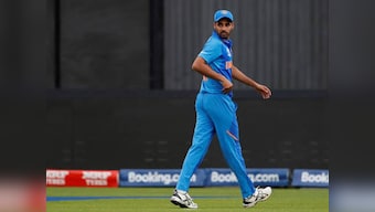 India vs Pakistan, ICC Cricket World Cup 2019: Indian bowler Bhuvneshwar Kumar walks off with only 2.4 overs bowled after suffering hamstring injury