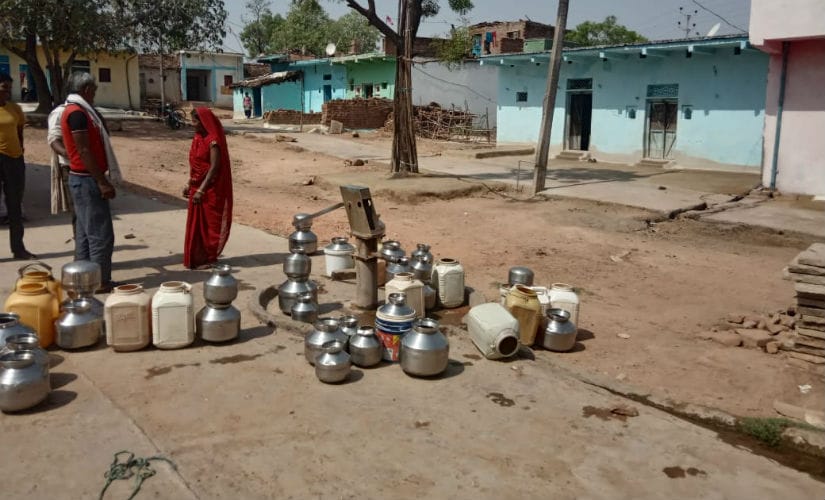 The government itself has declared nearly 4,000 villages as drought-affected, and 120 urban local bodies across the state are failing to provide the daily water supply to the citizens. Image courtesy: 101Reporters