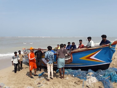 As Cyclone Vayu inches closer, Gujarat undertakes massive evacuation of around 3 lakh people from Saurashtra, Kutch As Cyclone Vayu inches closer, Gujarat undertakes massive evacuation of around 3 lakh people from Saurashtra, Kutch
