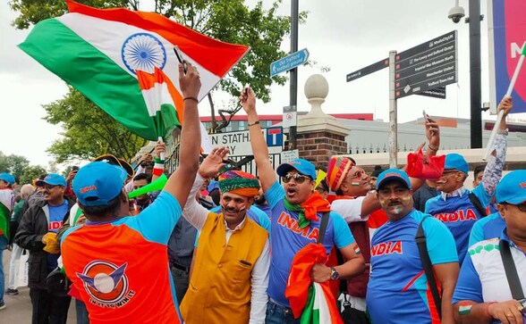 India, Pakistan fans light up traditional World Cup rivalry in Old Trafford as Virat Kohli's men extend all-win record India, Pakistan fans light up traditional World Cup rivalry in Old Trafford as Virat Kohli's men extend all-win record