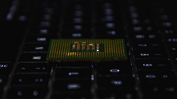 Intel wants to make the PC great again, but it can't do so alone