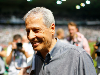Bundesliga: Borussia Dortmund coach Lucien Favre signs contract extension with club until 2021 Bundesliga: Borussia Dortmund coach Lucien Favre signs contract extension with club until 2021