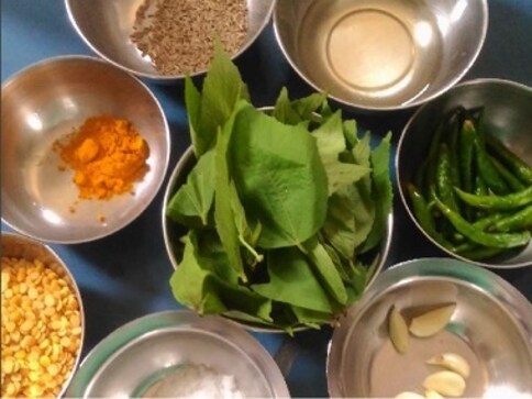 Mumbai Mobile Creches' e-cookbook documents food memories of the city's migrant women Mumbai Mobile Creches' e-cookbook documents food memories of the city's migrant women