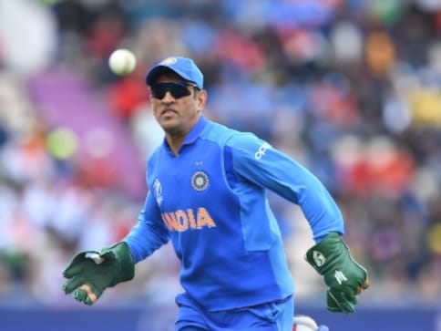 Balidan Badge row: Fans back MS Dhoni after ICC asks him to remove insignia from gloves; all you need to know about military symbol Balidan Badge row: Fans back MS Dhoni after ICC asks him to remove insignia from gloves; all you need to know about military symbol