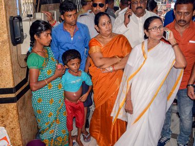Delhi doctors on strike for a day to express solidarity with protesting medicos in West Bengal; emergency services to stay open Delhi doctors on strike for a day to express solidarity with protesting medicos in West Bengal; emergency services to stay open