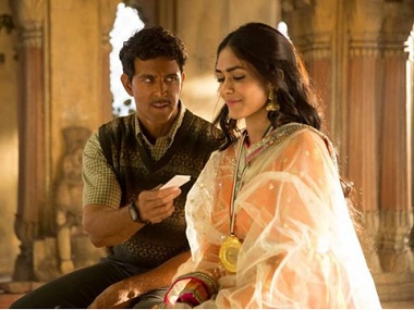 Super 30: Mrunal Thakur says Hrithik Roshan’s 'brownface' was 'required for the character' Super 30: Mrunal Thakur says Hrithik Roshan’s 'brownface' was 'required for the character'