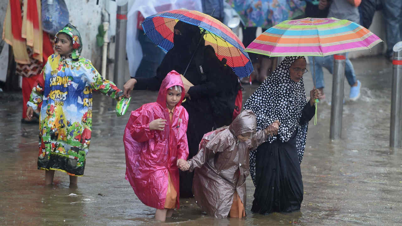 How to report road closure on Google Maps on iOS and Android during Mumbai Rains How to report road closure on Google Maps on iOS and Android during Mumbai Rains