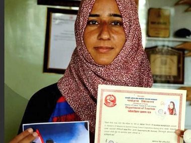 Kashmir girl lauded for climbing Everest now at centre of row over 'doctored' photo atop summit Kashmir girl lauded for climbing Everest now at centre of row over 'doctored' photo atop summit